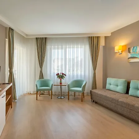 لارا بارك جراند