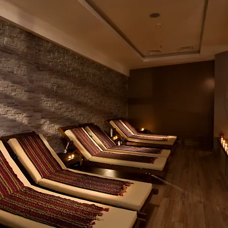 لارا بارك جراند فندق