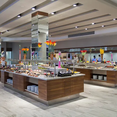 لارا بارك جراند فندق 4*