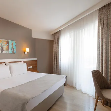 لارا بارك جراند