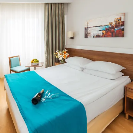 لارا بارك جراند فندق 4*