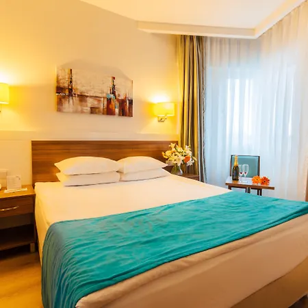 لارا بارك جراند فندق 4*