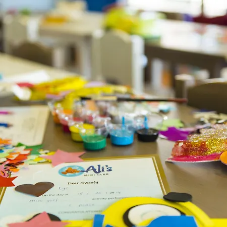 لارا بارك جراند فندق 4*