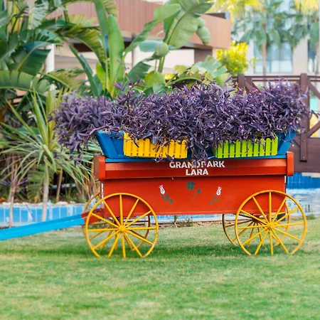 Grand Park Lara Hotell