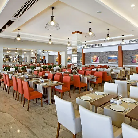 グランド パーク ララ 4* アンタルヤ